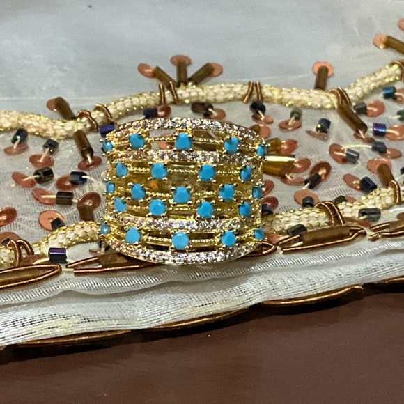 Elegant Gold and Blue Women's Ring - Picture 4 of 8